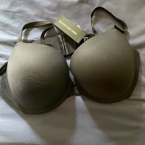 Torrid curve plunge bra with memory foam. 48c